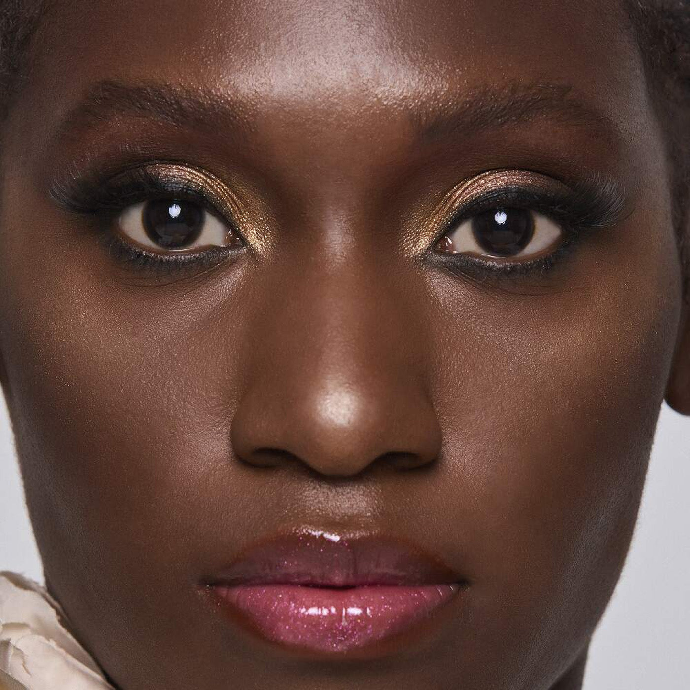 16 Preciosos Eyeshadow Palette